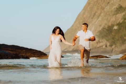 Ensaio Pré casamento na praia de Camboinhas em niterói'