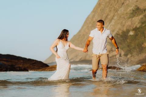 Ensaio Pré casamento na praia de Adão e eva em niterói'
