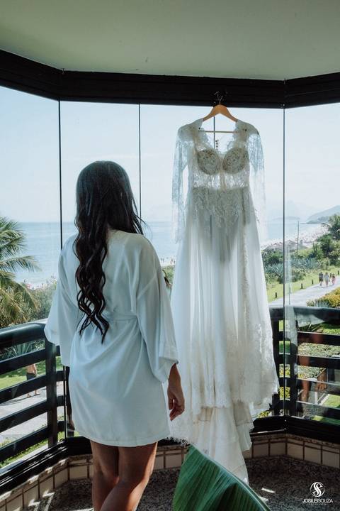 Fotografia do making Of da noiva na Praia de Camboinhas'