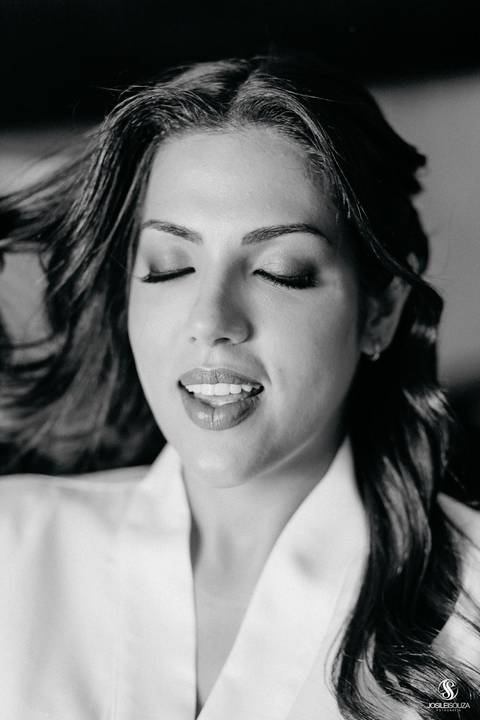 Fotografia do making Of da noiva na Praia de Camboinhas'