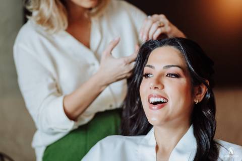 Fotografia do making Of da noiva na Praia de Camboinhas'