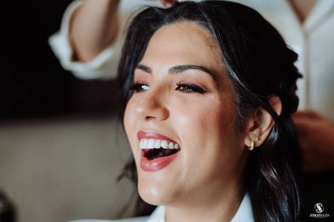 Fotografia do making Of da noiva na Praia de Camboinhas'