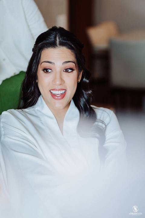 Fotografia do making Of da noiva na Praia de Camboinhas'