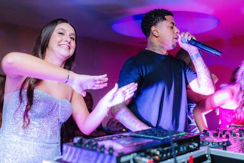 mc de trap em aniversário de 15 anos'