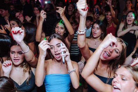 mc de trap em aniversário de 15 anos'