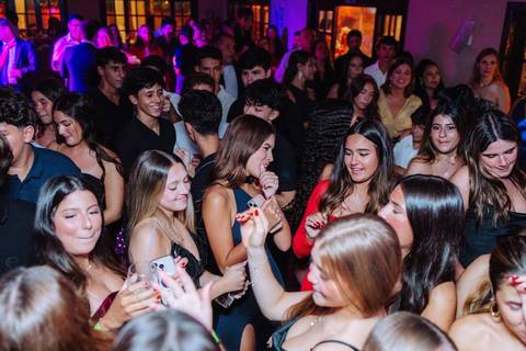 mc de trap em aniversário de 15 anos'