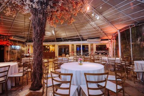 Fotógrafo de Casamento na Tropical Casa de Festas em Charitas'