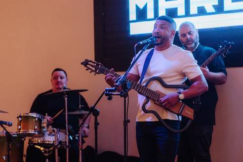 Banda com LEO MARCENES AO VIVO EM FESTA DE ANIVERSÁRIO'