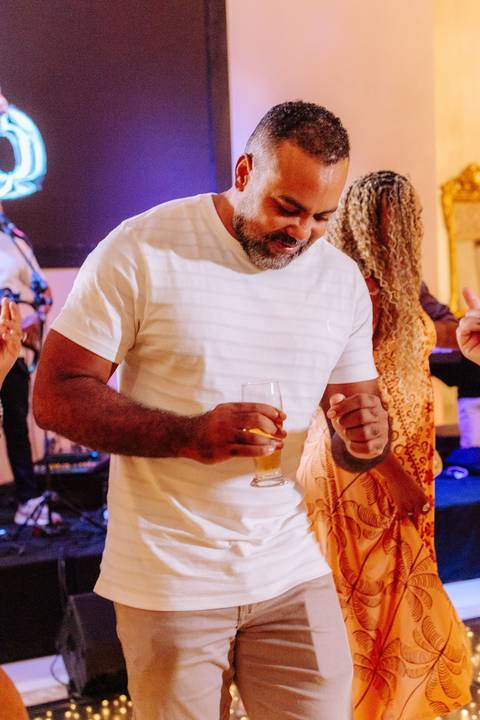 CANTOR LEO MARCENES AO VIVO EM FESTA DE ANIVERSÁRIO'