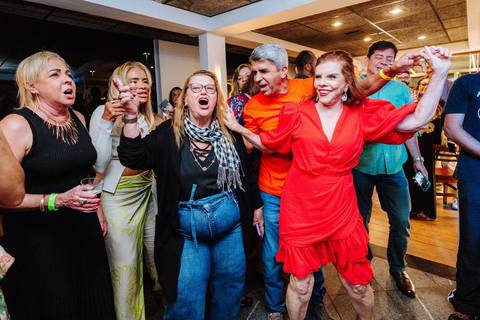 fotografia de aniversário com música ao vivo'