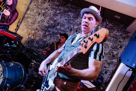 aniversário da terceira idade com banda em Niterói'