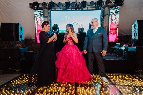 fotografia de aniversário de 15 anos'