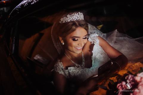 Foto linda de Noiva no carro'