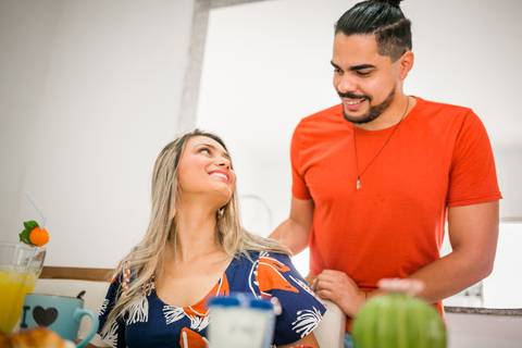 Ensaio Pré Wedding Lifestyle em casa'