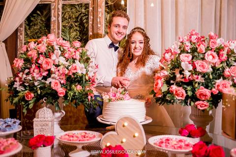 Verdadeiro corte do bolo em casamento'