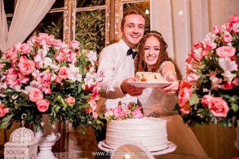 Verdadeiro corte do bolo em casamento'