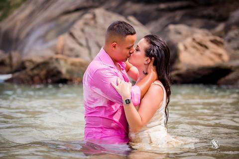 Fotos de casal na Praia de Itacoatiara'