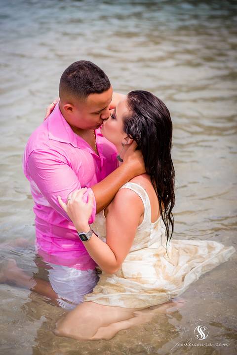 Fotos de casal na Praia de Itacoatiara'