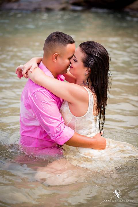 Fotos de casal na Praia de Itacoatiara'