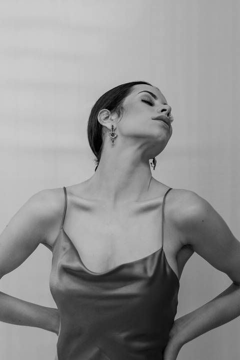 fotografia feminina preto e branco'