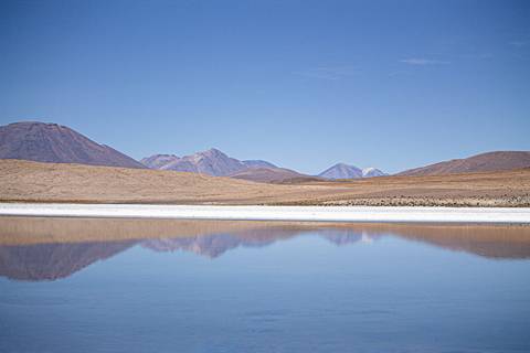 Lagoa na Reserva Andina Eduardo Avaroa na Bolívia'