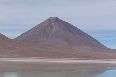 Montanha com lago do Atacama  '