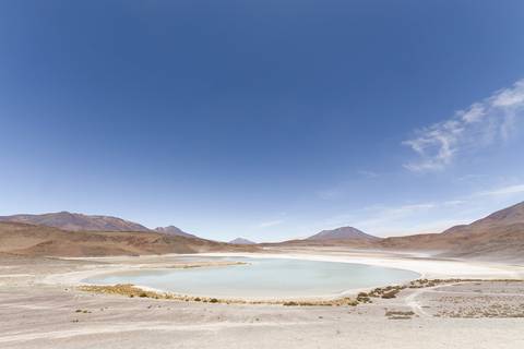 Lago redondo no deserto da Bolívia'