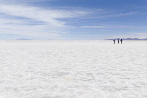 Salar de Uyuni com céu azul'