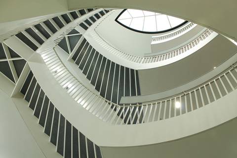 Escadas Museu com iluminação natural em Chicago'