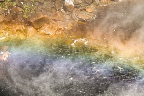 Arco íris na cachoeira'