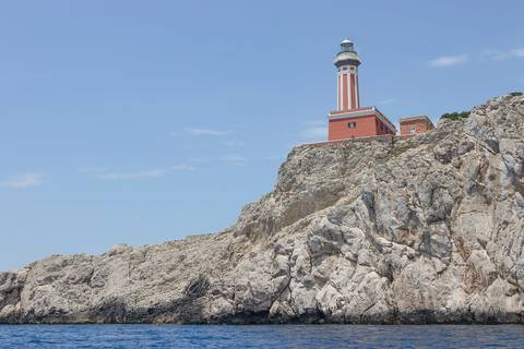 Farol na rocha de Capri'