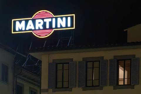 Letreiro Martini em Florença a noite'