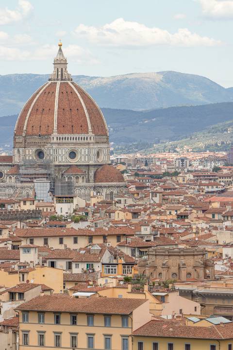 Vista aérea dos telhados com o Duomo de Florença na Itália '