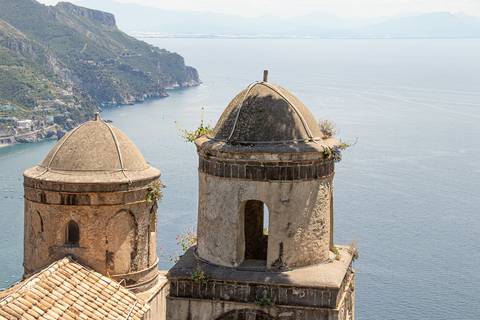 Vista da Villa Rufolo em Ravello na Itália '