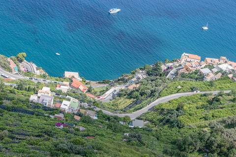 Vista aérea da costa Amalfitana'