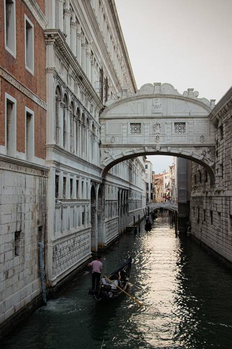 Canal em Veneza na Itália '