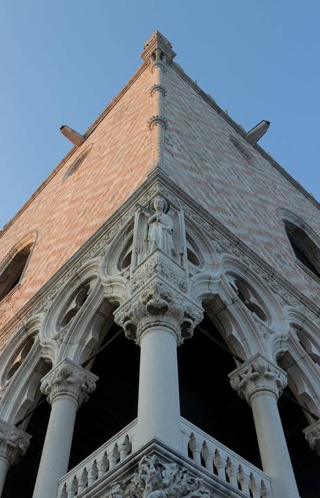 Detalhe do palácio ducal em Veneza na Itália '