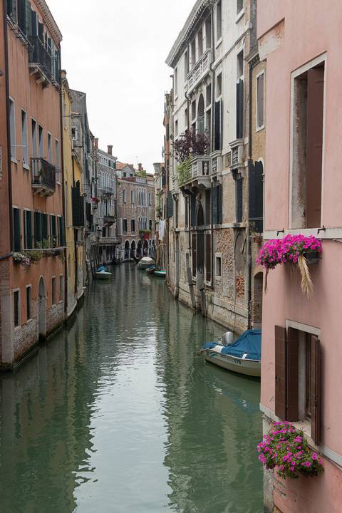 Canal em Veneza na Itália'