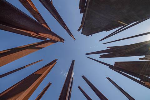 Obra de arte Beam Drop em Inhotim'