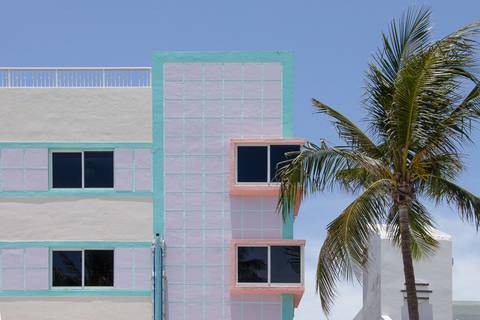 Edifício colorido no Art Deco District em Miami'