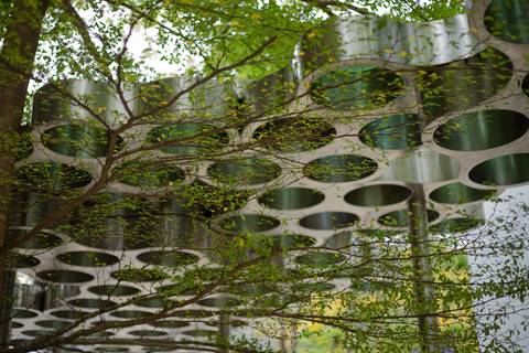 Pergolado com design do Bouroullec no Design District em Miami'