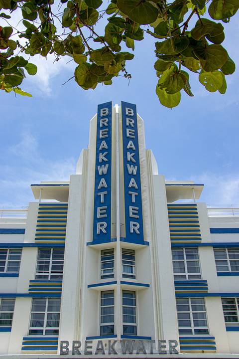 Edifício Breakwater no Art Deco District em Miami'