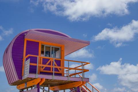 Torre de salva-vidas roxa em Miami Beach '