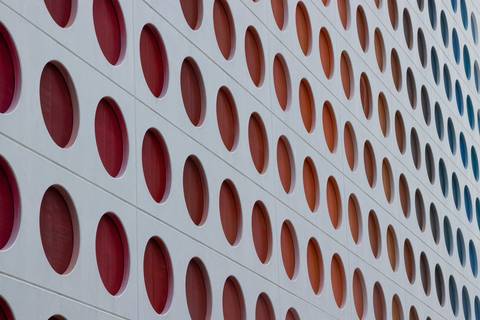 Janelas coloridas de edifício moderno em Downtown Miami'