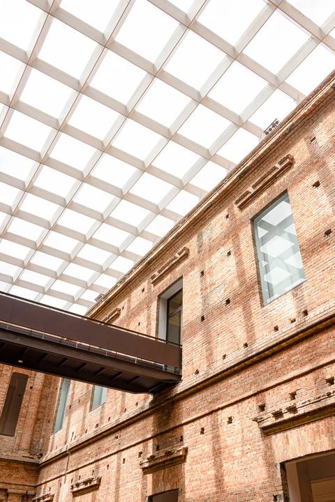 passarela vista de baixo da Pinacoteca de São Paulo '