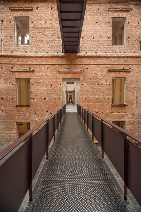 Passarela da entrada da Pinacoteca '