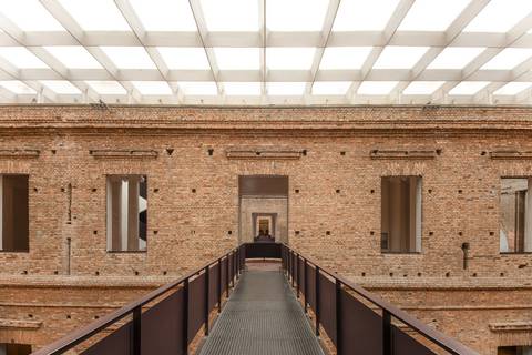 Passarela da entrada da Pinacoteca na horizontal'