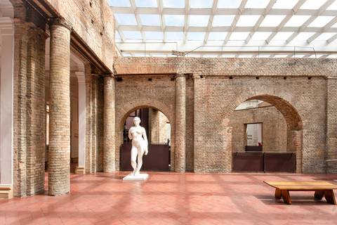 Escultura feminina na Pinacoteca de São Paulo '