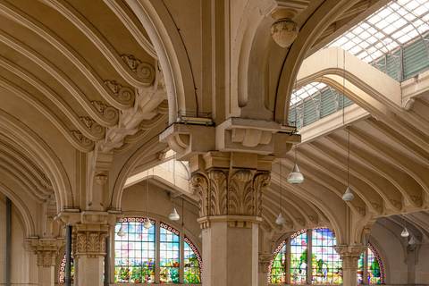 Detalhe de pilar e vigas do Mercado Municipal em São Paulo'