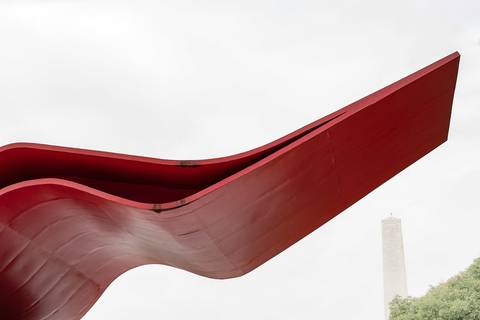 Cobertura vermelha do Auditório do Ibirapuera no Parque Ibirapuera'